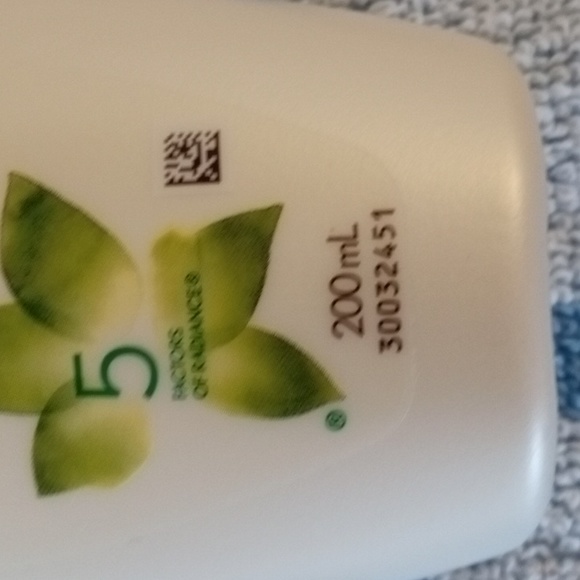 Discontinued Aveeno Positively Radiant Cleanser - Picture 3 of 4